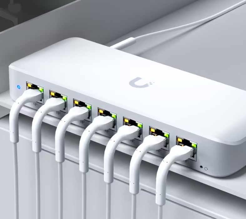 UBNT UniFi Switch ultra 210W - USW-Ultra-210W 8 Port PoE+ Yönetilebilir Switch — görsel 10